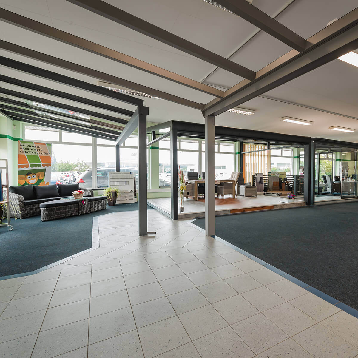 grosse ausstelung am grossen stein in leer bei roxx terrassen